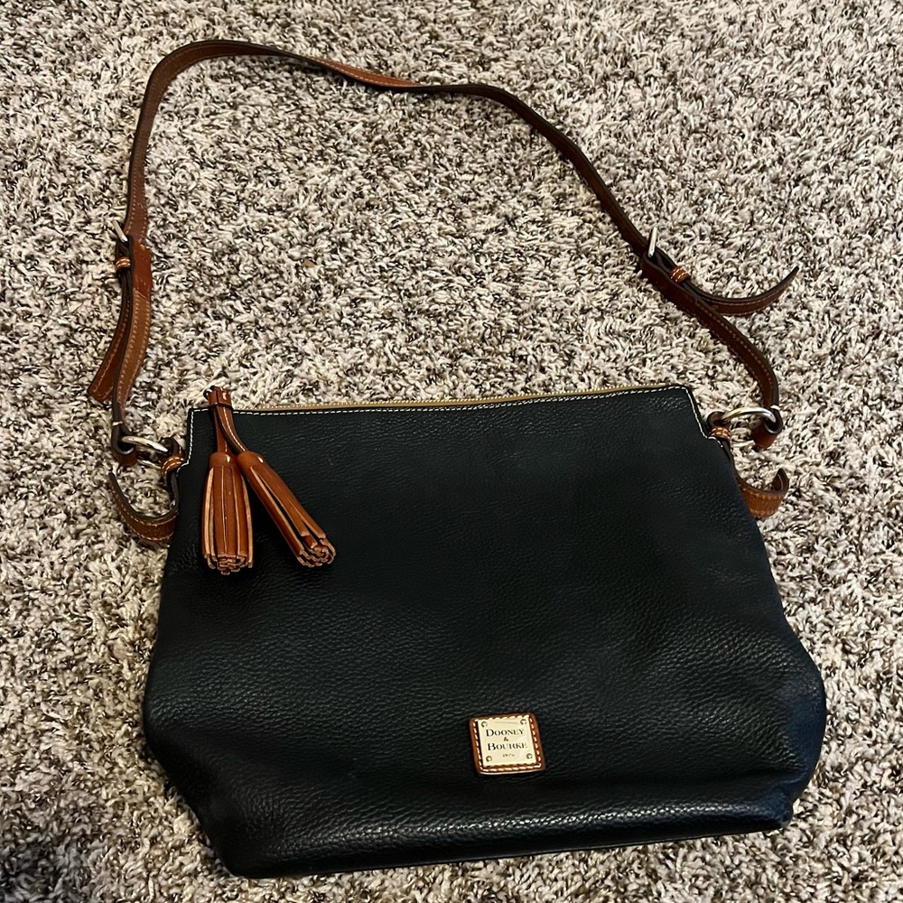 Dooney & Bourke small satchel in excellent condition